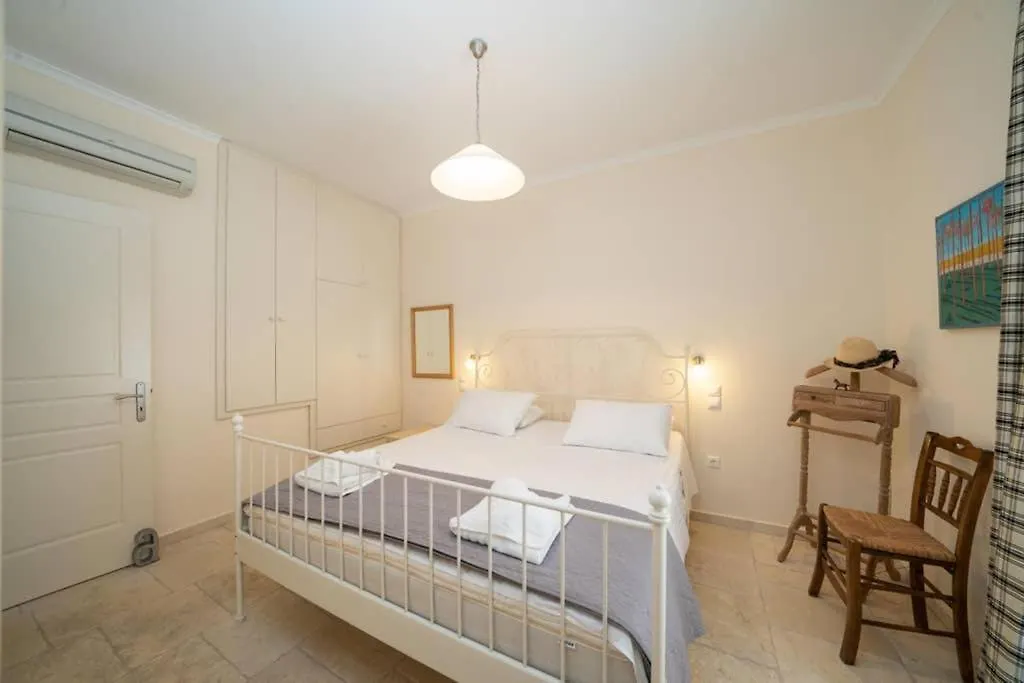 Paradise House Apart2, 5Min Walking Distance To Fiskardo Center 0*,